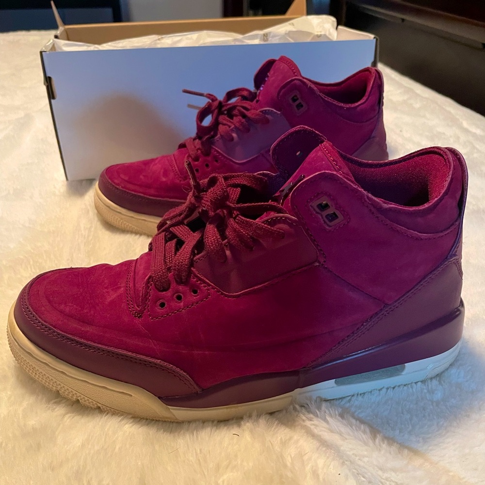 Womens Jordan’s Retro 3